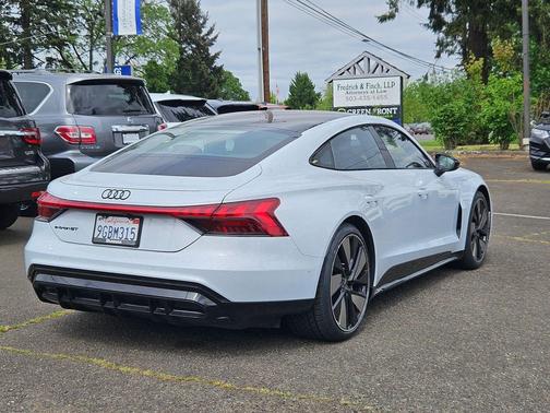 Suzuka Gray Metallic 2023 Audi e-tron GT Prestige quattro