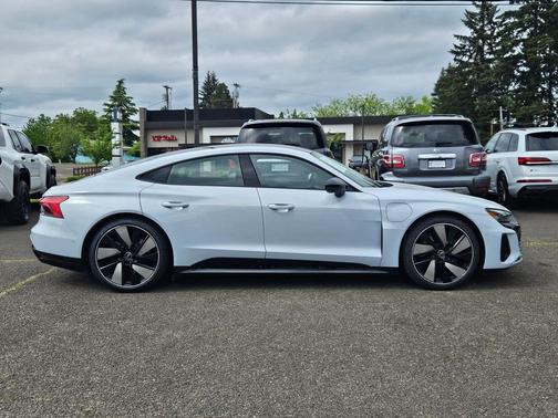 Suzuka Gray Metallic 2023 Audi e-tron GT Prestige quattro