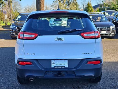 2016 Jeep Cherokee Sport