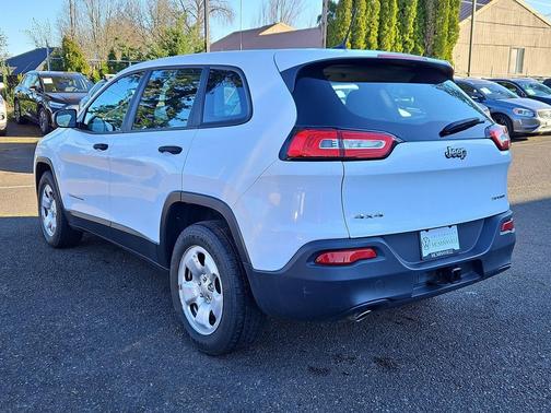 2016 Jeep Cherokee Sport