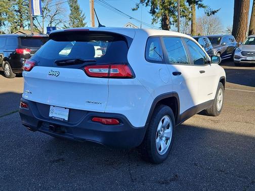 2016 Jeep Cherokee Sport