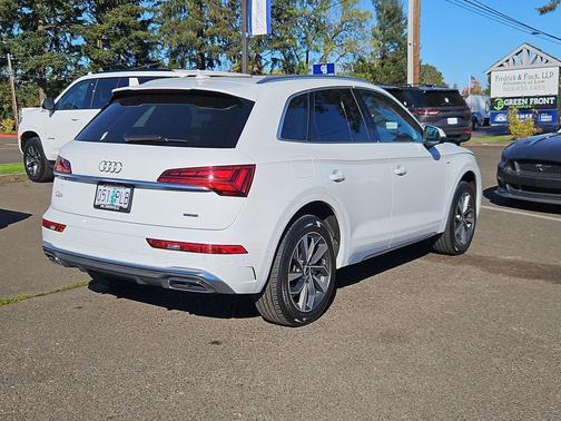 Ibis White 2023 Audi Q5 45 S line Prestige