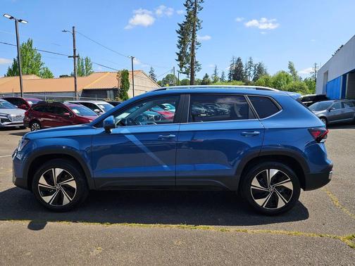 Monterey Blue Pearl 2026 Volkswagen Taos SE