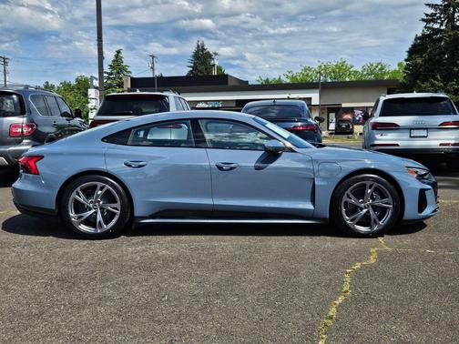 Kemora Gray Metallic 2022 Audi e-tron GT Prestige