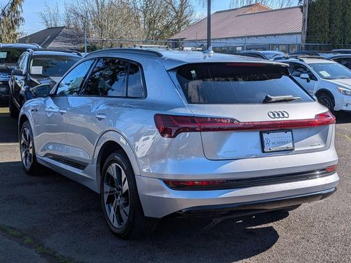 2022 Audi e-tron Premium