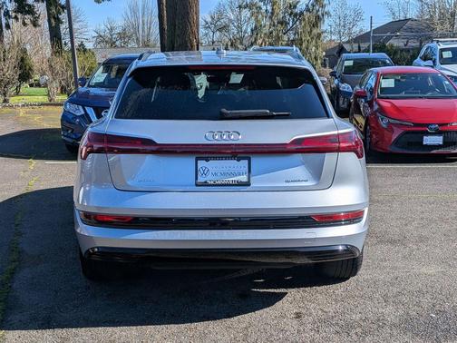2022 Audi e-tron Premium