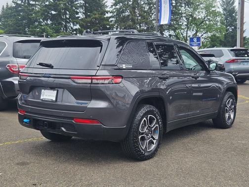 Baltic Gray Metallic Clearcoat 2023 Jeep Grand Cherokee 4xe Trailhawk