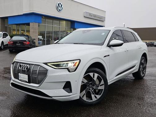 2022 Audi e-tron Premium Plus