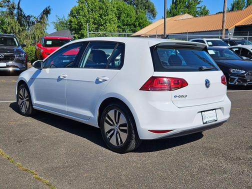 Pure White 2016 Volkswagen e-Golf SE