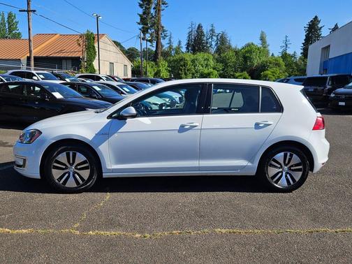 Pure White 2016 Volkswagen e-Golf SE