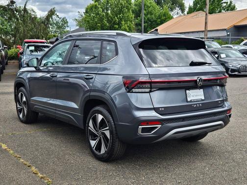 Platinum Gray Metallic 2026 Volkswagen Taos SE