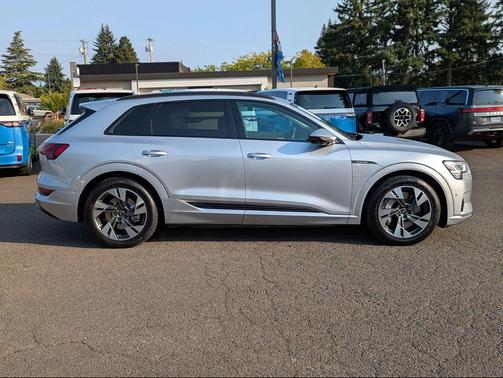 2022 Audi e-tron Premium