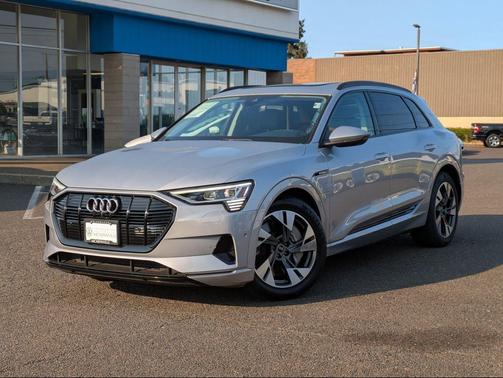 2022 Audi e-tron Premium