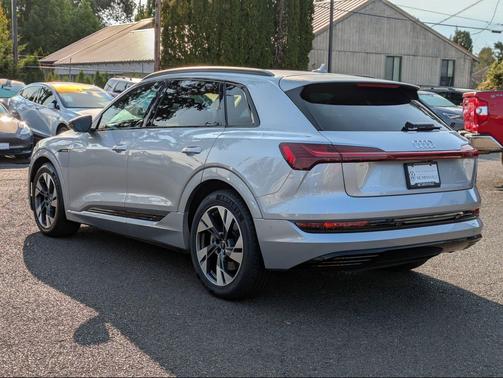 2022 Audi e-tron Premium
