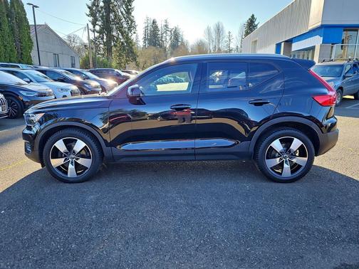 2019 Volvo XC40 T5 Momentum
