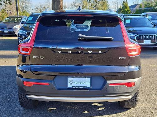 2019 Volvo XC40 T5 Momentum