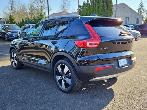 2019 Volvo XC40 T5 Momentum