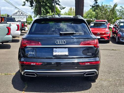 Mythos Black Metallic 2024 Audi Q5 e 55 S line Premium Plus