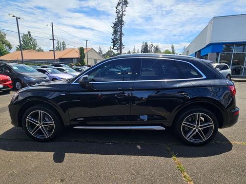 Mythos Black Metallic 2024 Audi Q5 e 55 S line Premium Plus
