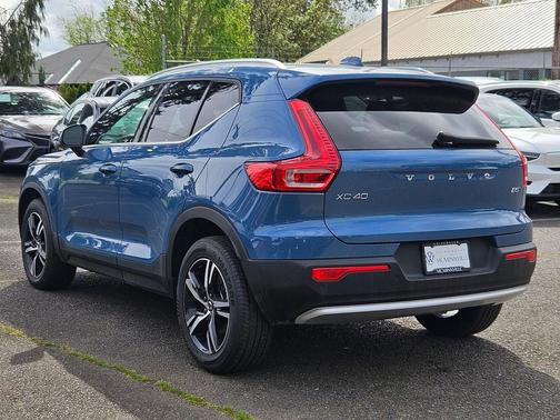 Blue 2024 Volvo XC40 B5 Core Bright Theme