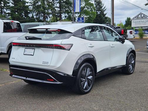 Everest White Pearl Tricoat 2023 Nissan ARIYA ENGAGE