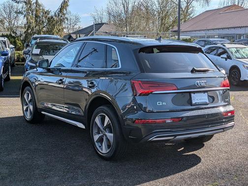 2022 Audi Q8 55 Premium