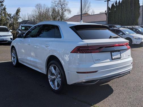 2022 Audi Q8 55 Premium