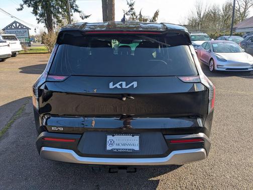 2024 Kia EV9 Light Short Range