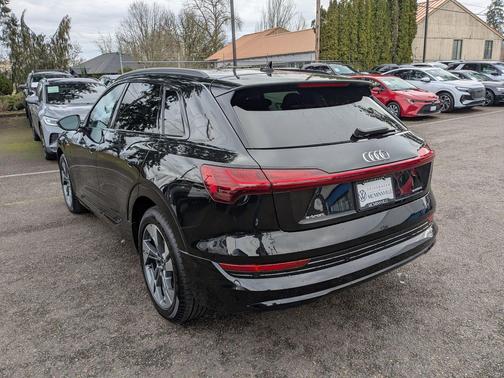 2021 Audi e-tron Premium