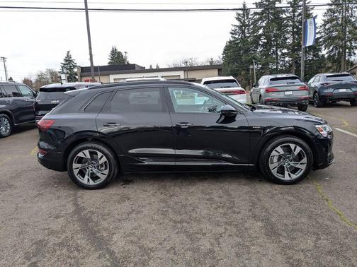 2021 Audi e-tron Premium