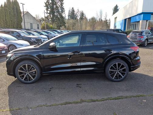 2022 Audi e-tron Premium Plus