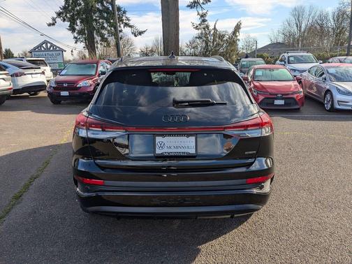 2022 Audi e-tron Premium Plus