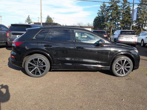 2022 Audi e-tron Premium Plus