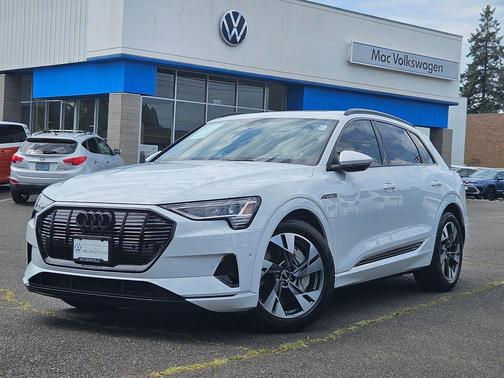 Glacier White Metallic 2023 Audi e-tron Premium quattro