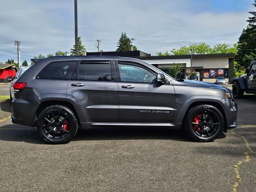 Granite Crystal Metallic Clearcoat 2017 Jeep Grand Cherokee SRT