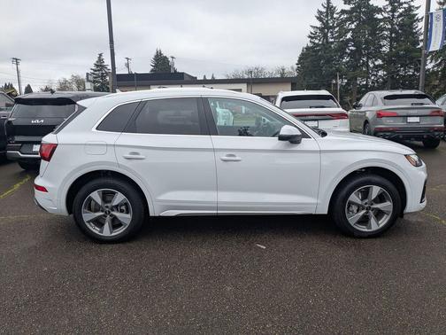2023 Audi Q5 40 Premium Plus