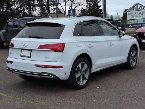 2023 Audi Q5 40 Premium Plus