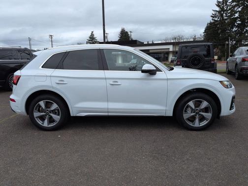 2023 Audi Q5 40 Premium Plus