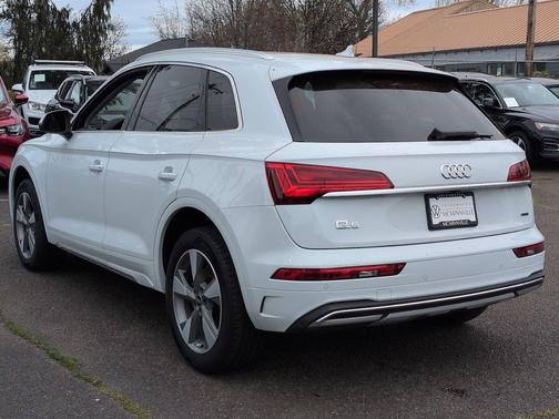 2023 Audi Q5 40 Premium Plus