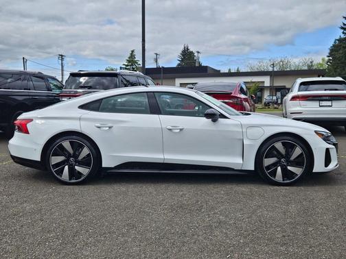 Ibis White 2023 Audi e-tron GT Prestige quattro