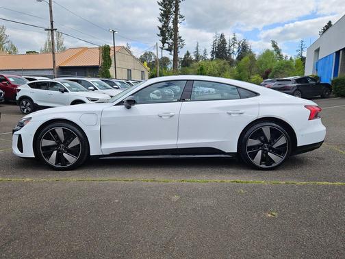 Ibis White 2023 Audi e-tron GT Prestige quattro