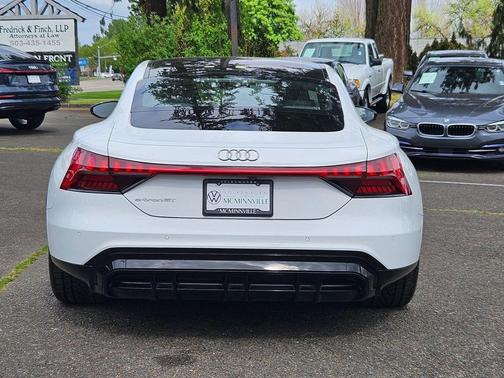Ibis White 2023 Audi e-tron GT Prestige quattro