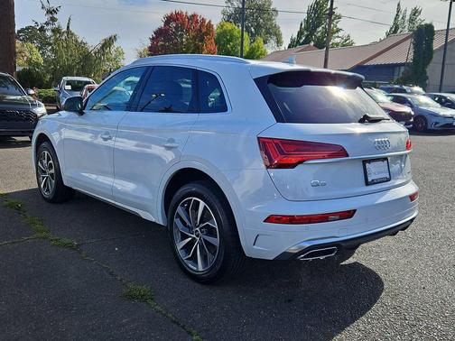 Glacier White Metallic 2023 Audi Q5 45 S line Premium