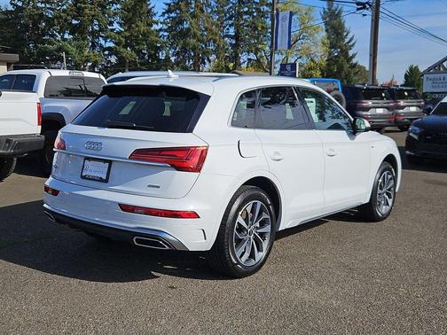 Glacier White Metallic 2023 Audi Q5 45 S line Premium