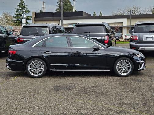 Mythos Black Metallic 2023 Audi A4 45 S line Premium