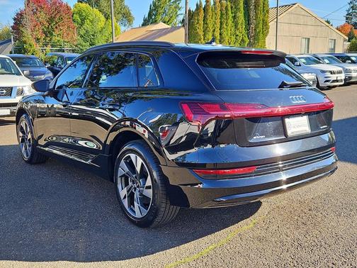 2021 Audi e-tron Premium