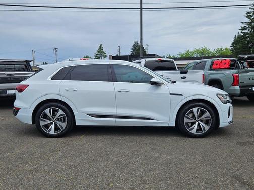 Glacier White Metallic 2024 Audi Q8 e-tron Premium Plus
