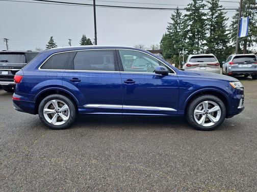 2022 Audi Q7 45 Premium