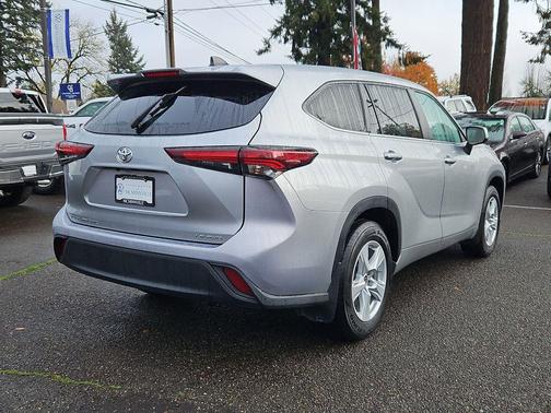 2024 Toyota Highlander LE