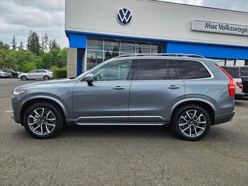 2018 Volvo XC90 T6 Momentum